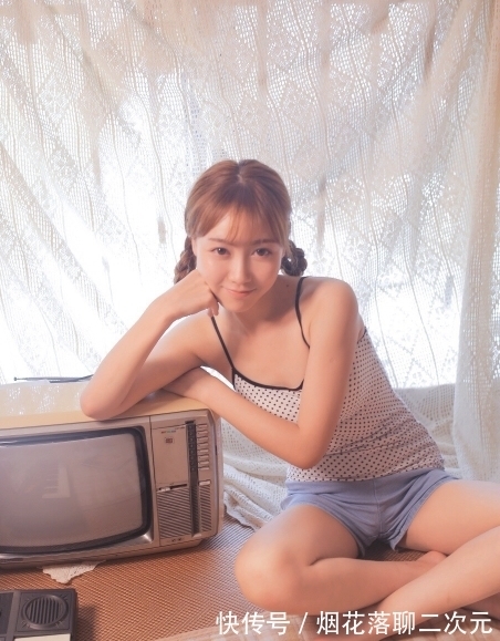 |笑话段子：哥们买了条假金项链，每天戴着上班，一次下夜班后……