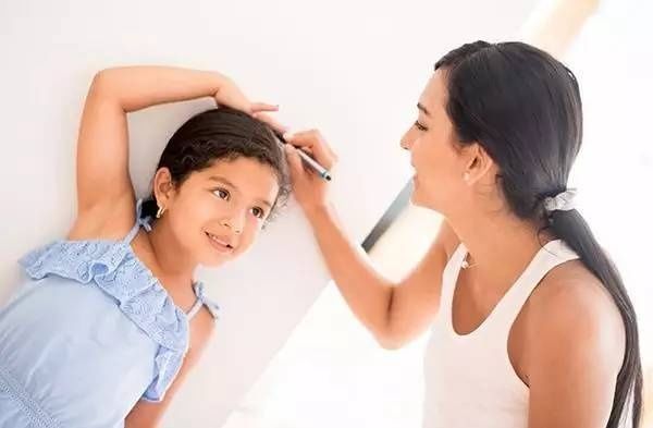 身高|孩子身上出现3个变化,说明可能要停止长高了,对照你家娃看看