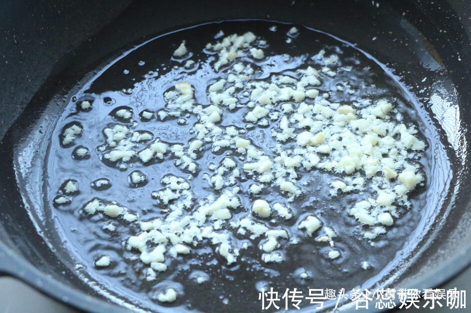 鲜嫩|白菜这样炒太下饭了,清脆爽口,鲜嫩多汁!