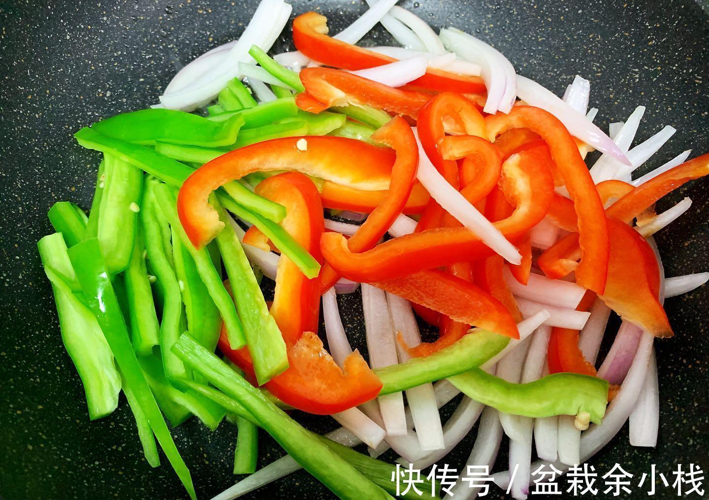 白洋葱|西餐厅招牌黑椒牛柳意面,学会此配方,1天3顿都吃不腻,特好吃