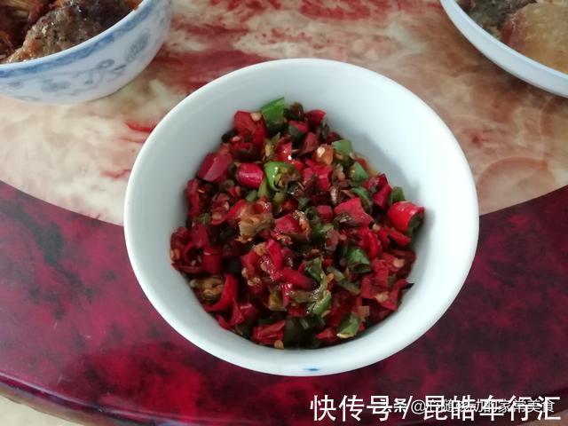 蒜蓉辣椒|孩子过生日，奶奶做了一桌菜，朋友圈火了，网友：我也想过生日了