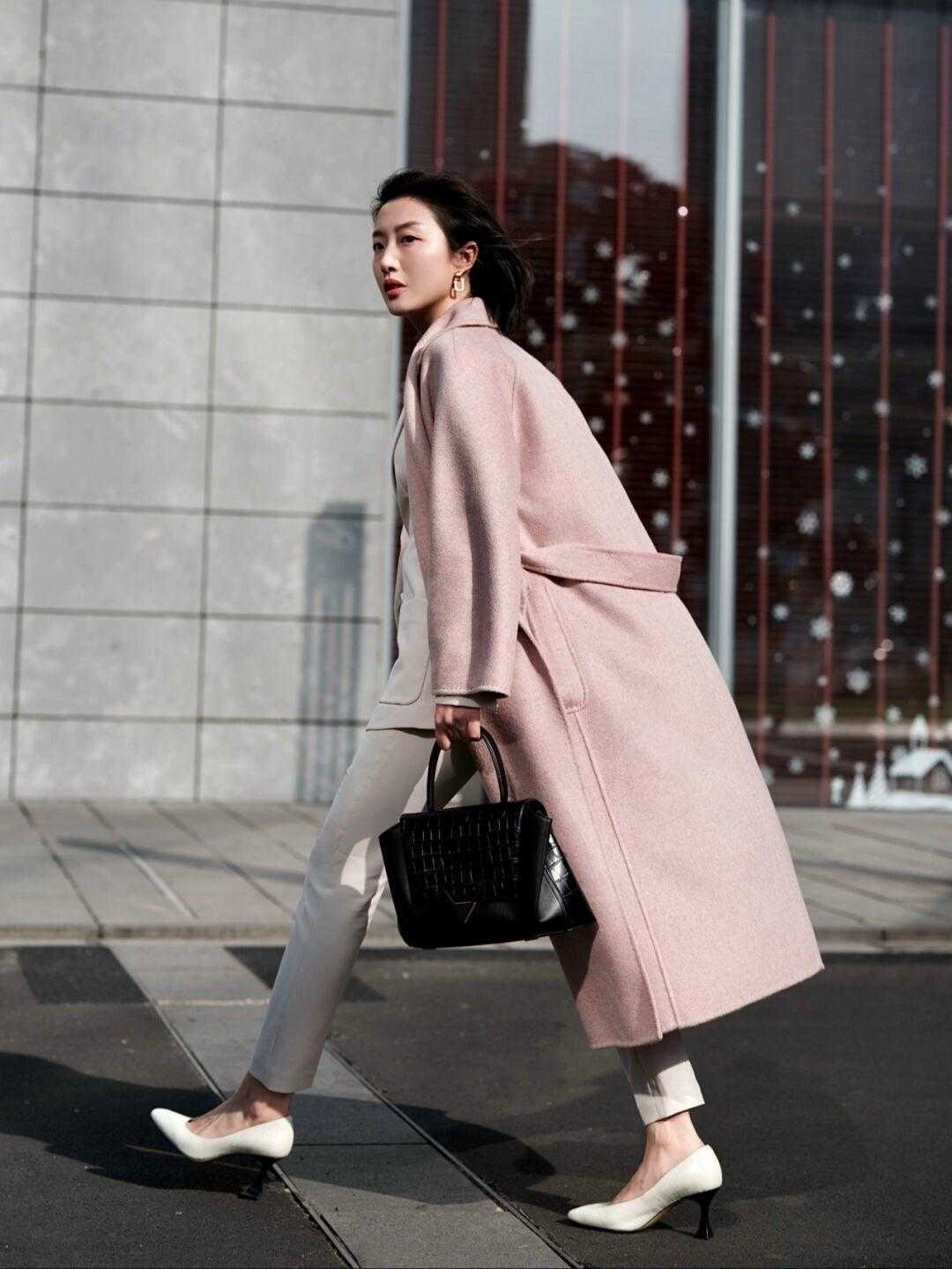 白色衬衫 冬季通勤怎么穿?看看这些干练知性的穿搭方式,日常实用不挑人