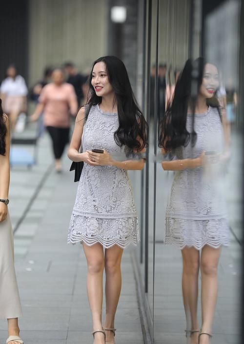 灰色连衣裙，穿出优雅女人气息