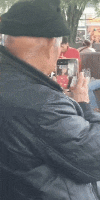 |搞笑GIF段子:大爷还是你大爷,大娘还有3秒到位!