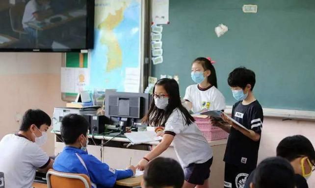 疫情|部分地区疫情加重，幼儿园、中小学或暂停教学，引发家长热议