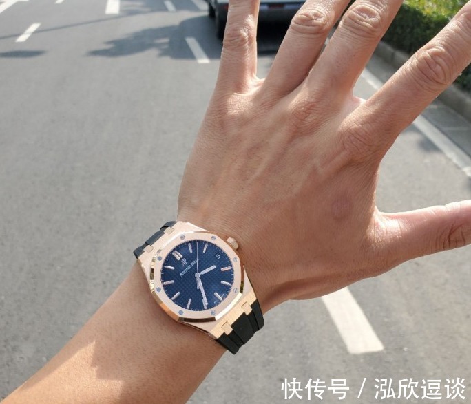 表壳|怎么看起来很有钱？戴一块大金表就行了