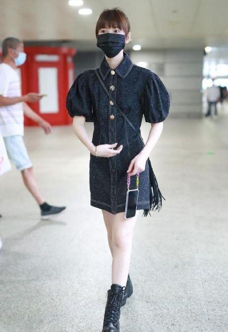 暗淡感|街拍美女:没穿过皮裙,注定与高级时尚擦身而过,太可惜了