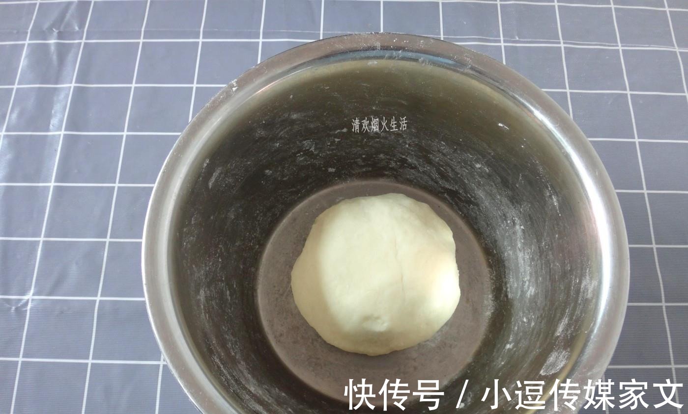 面团|用它做素馅饼特别香,做法不难,皮薄馅多,饼松软,全家都喜欢吃