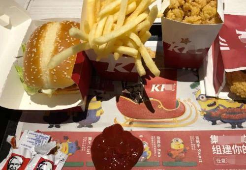 总要|吃肯德基时,餐盘上面为啥总要垫一张纸服务员很多人不懂装懂