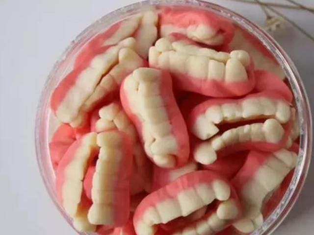 格外|让男生“尴了个尬”的4种零食,尤其是第四种,女生却格外的喜欢