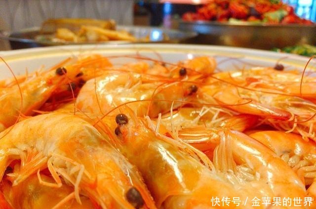 才知道,白灼虾要煮几分钟,大厨牢记这3点,虾肉鲜嫩无腥味