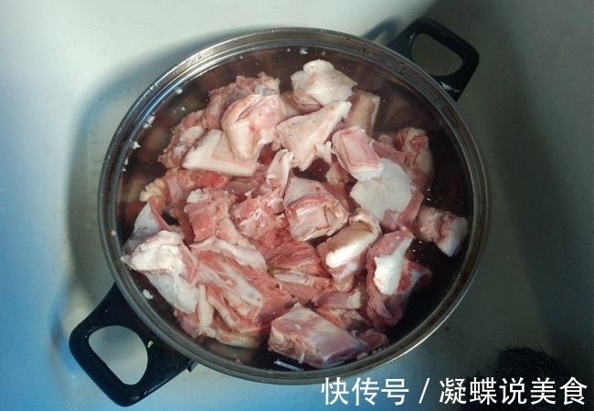做羊肉不用一滴油，还能去掉膻味，香到你流口水