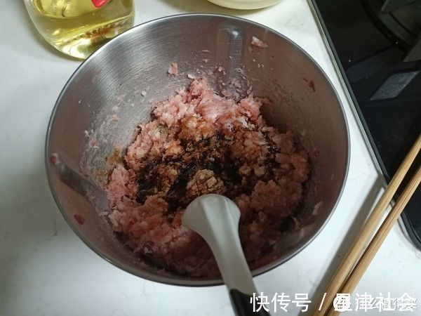 饺子|饺子馅怎么调才好吃?跟我学,一咬满口鲜汁儿,儿子能吃20个