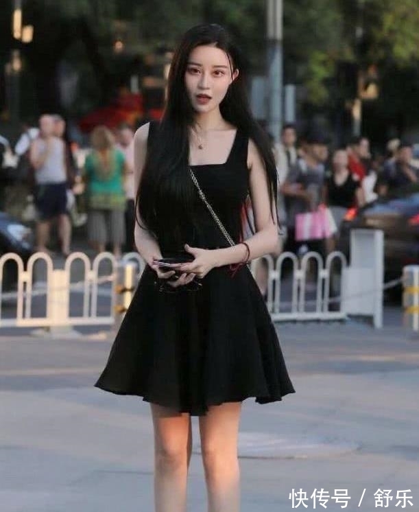 百搭|性感又百搭，黑色吊带衫就得这样穿