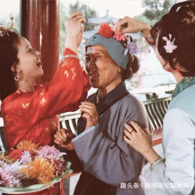 王板儿$她才是《红楼梦》中情商最高的人,超过薛宝钗,贾府无一人不喜欢