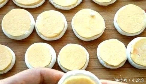 糯米粉|红薯别再煮着吃,做家人爱吃的脆皮饼,外酥里嫩,一锅不够吃