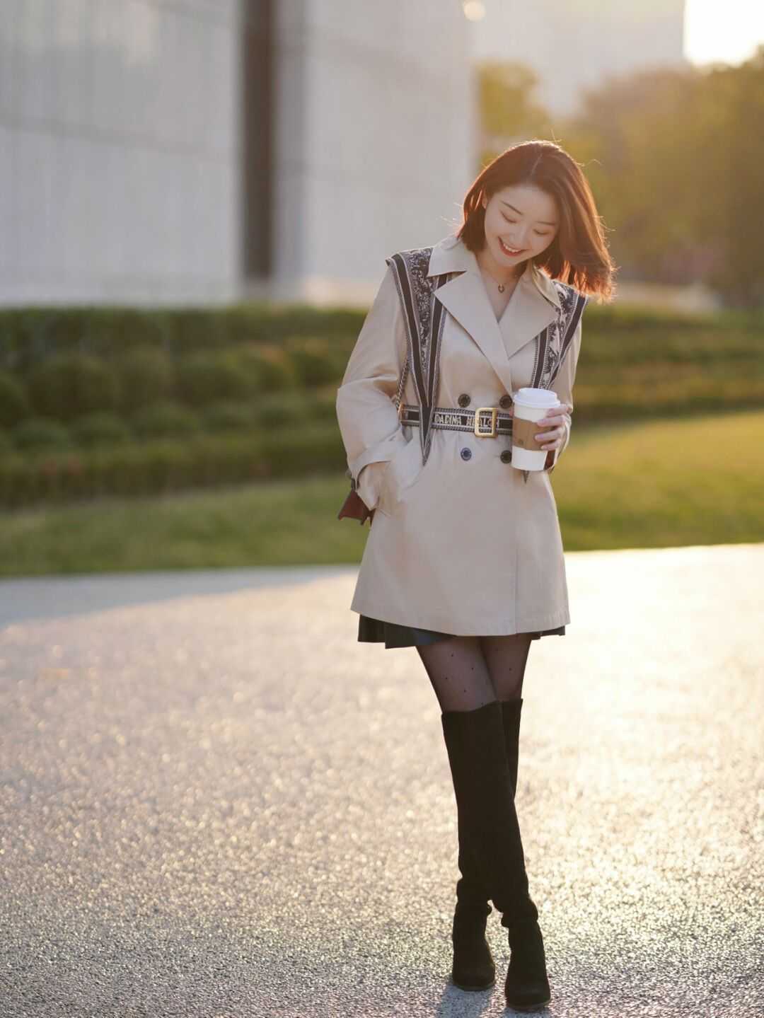 紧身裤 今年火了一种穿法叫“风衣+高筒靴”,喜欢气质类风格的,别错过