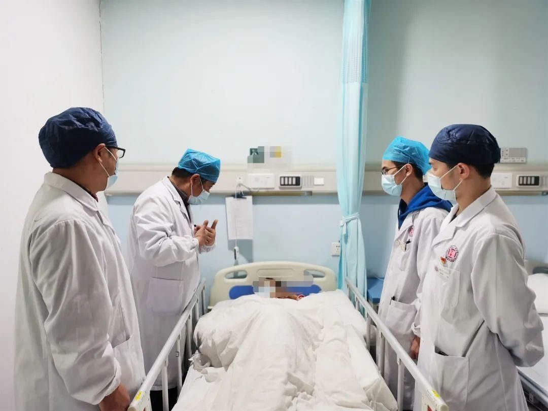 五旬女子“怀胎”10年“生下”西瓜大肿瘤,不换血管摘瘤省了五六万