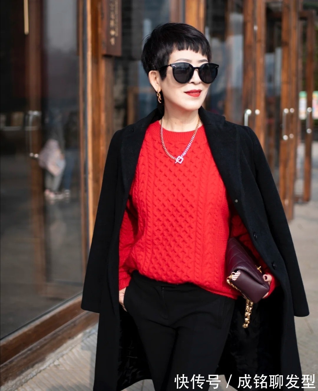 穿搭 五六十岁的女人这样穿最有品味,真实自然不装嫩,端庄大气显年轻