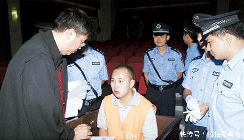 11年前,他杀害邻居3姐妹,与尸体同住一屋,