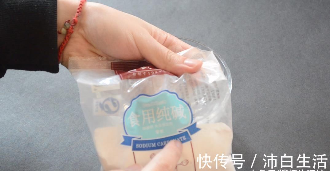 洗碗槽的排水口又脏又臭难清洗 用这个方法能帮你解决, 省钱又实用