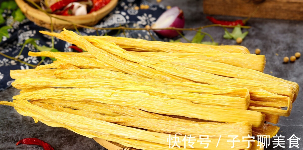 夹生|制作很简单,焯水后需要过凉水,炒之前加醋,腐竹好吃不夹生