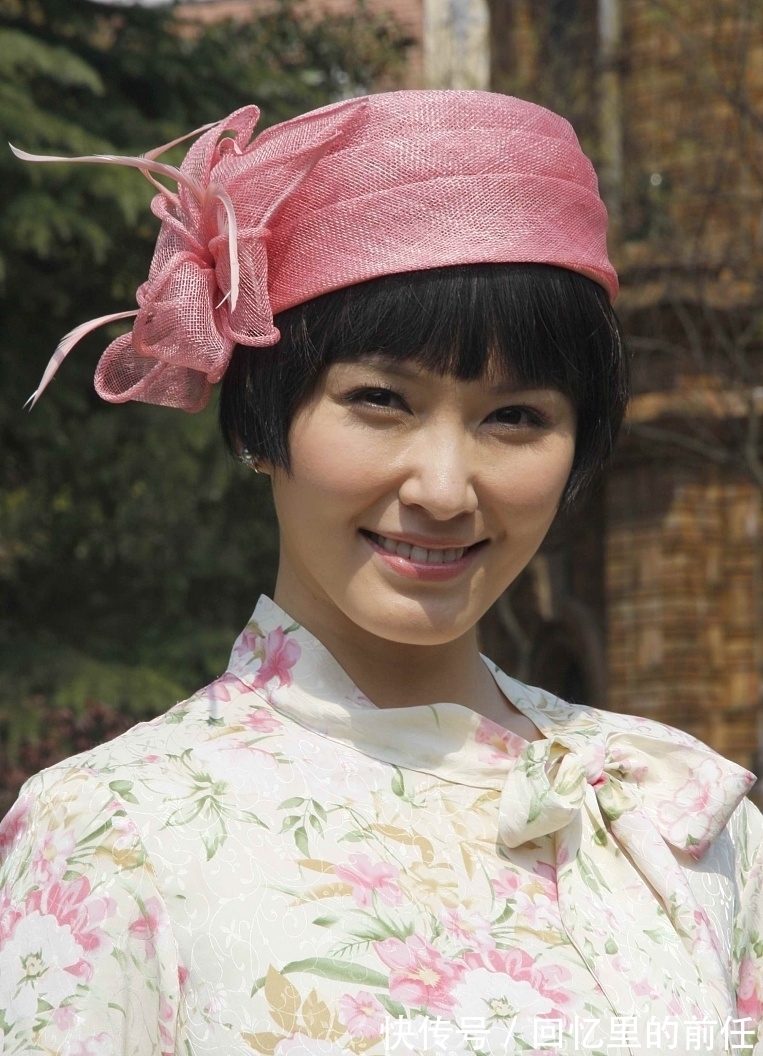 花玲珑!心中纵有千千结,一阙浓词今古阅。纵有泪,满满相思切