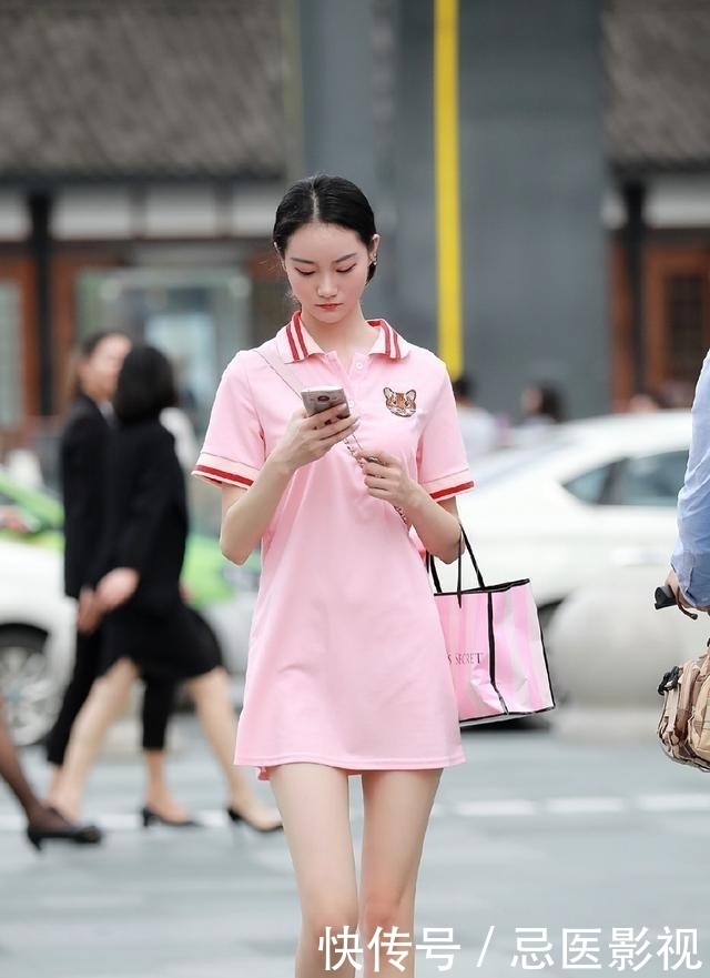 连衣裙的穿搭时尚大方，让你尽显身材，效果满满