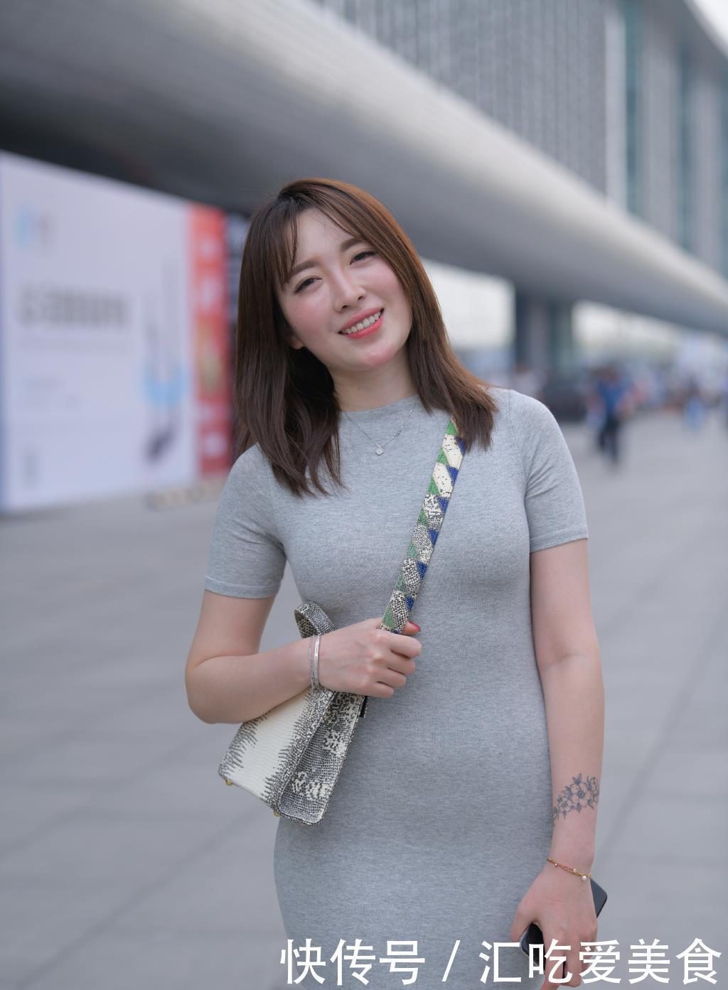 性感|时尚：性感紧身连体裤，好身材的女生，穿衣服就是任性