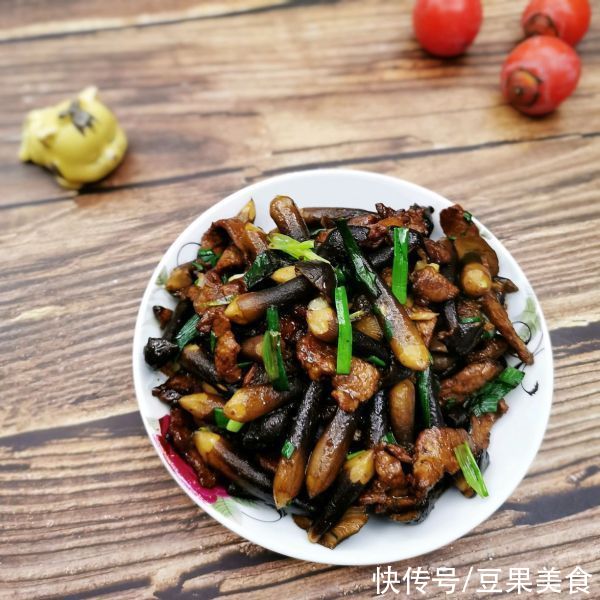 几分钟搞定滋味鲜美家常菜——鸡枞菌炒肉，一步就搞定