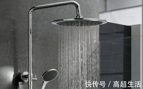 传统|家里别再装挂墙花洒了，现在都流行装这种，后悔没早知道