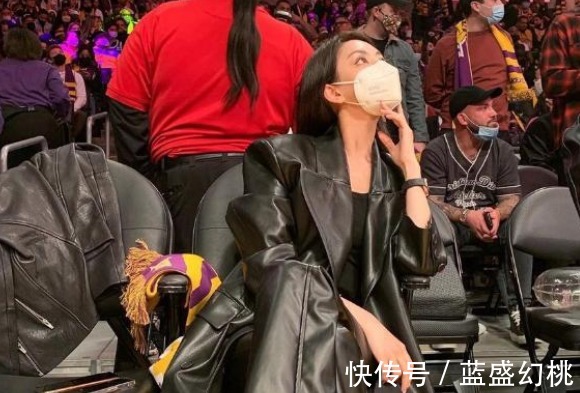 蕾哈娜|还记得坐在詹姆斯旁边爆红的美女吗脱下口罩更美,颜值身材完美!