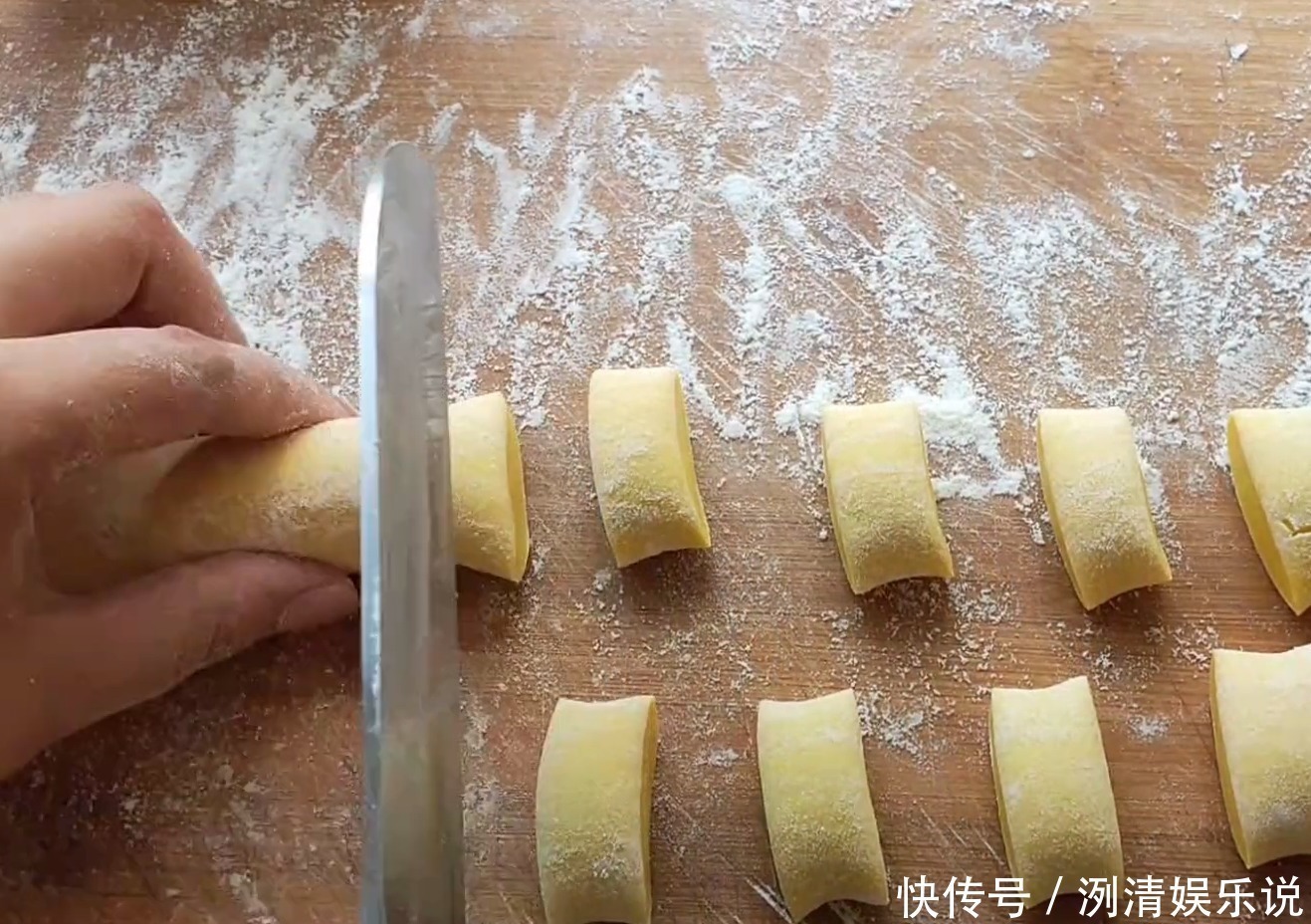 南瓜小馒头|半个南瓜,一碗牛奶,不用发面,奶香浓郁,松软香甜,孩子抢着吃