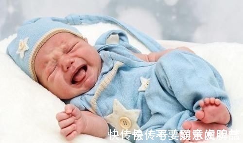 好奇心|三个月大的宝宝边喝母乳,边用手推妈妈,他想表达什么呢?