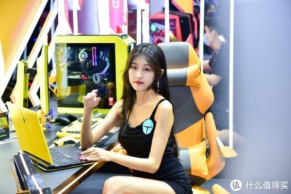 开箱|赛博坦星球万岁 大黄蜂IP定制版 雷神911ZERO游戏本开箱