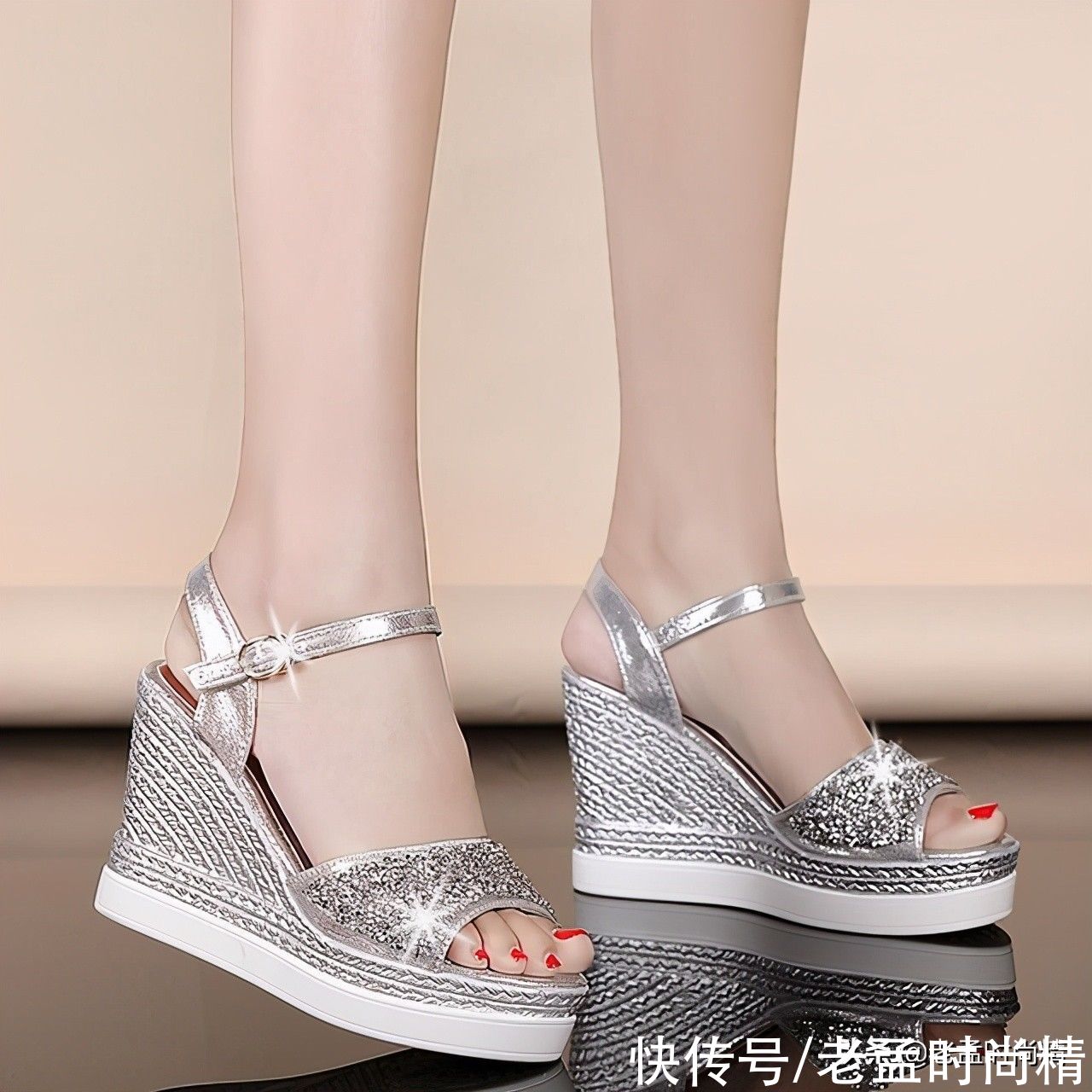 时尚|罗马鞋，明星早就穿上，修饰脚趾凸显时尚