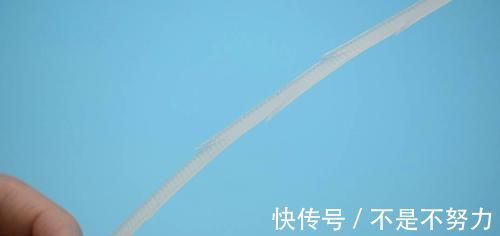 扎带|卫生间放2根塑料扎带,真是厉害了,解决了困扰大家的一个难题
