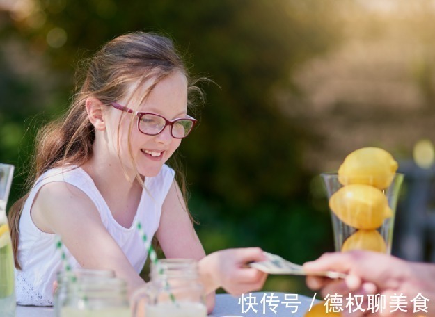 偷钱|娃到这个年龄,家长就要给孩子零花钱,再不给孩子可能会“偷钱”