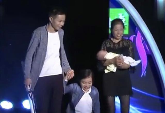 马瑞林|90厘米“侏儒”女孩怀孕,不听劝阻坚持生娃,现状到底怎样了?