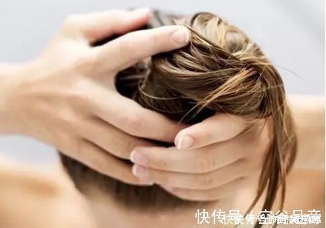 头皮屑|洗头发时,先用洗发水还是护发素很多人做错,难怪头发越掉越多