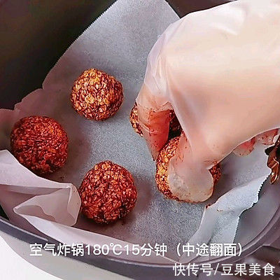 #一学就会快手菜#空气炸锅巧克力燕麦球