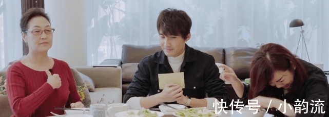 相比黄圣依婆媳,陈松伶婆婆出镜优雅,从不催50岁儿媳妇生子