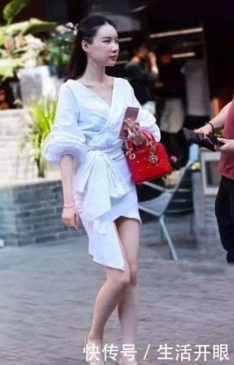 曼妙|街拍:美腿修长妩媚时尚的美女,搭配上飘逸灵动曼妙动人!