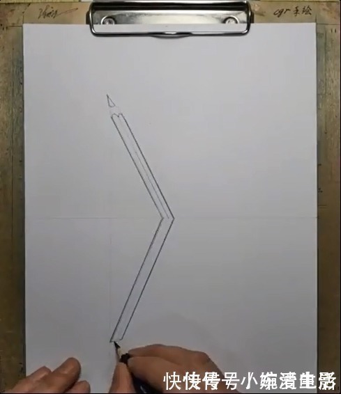 奇葩@美术大神画三角形铅笔,被吐槽奇葩,把画纸折叠后,傻傻分不清了