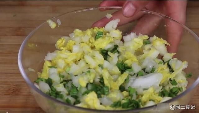 豆腐|白菜别炖着吃了，加1块豆腐，试试这种新做法，我家天天吃都不腻