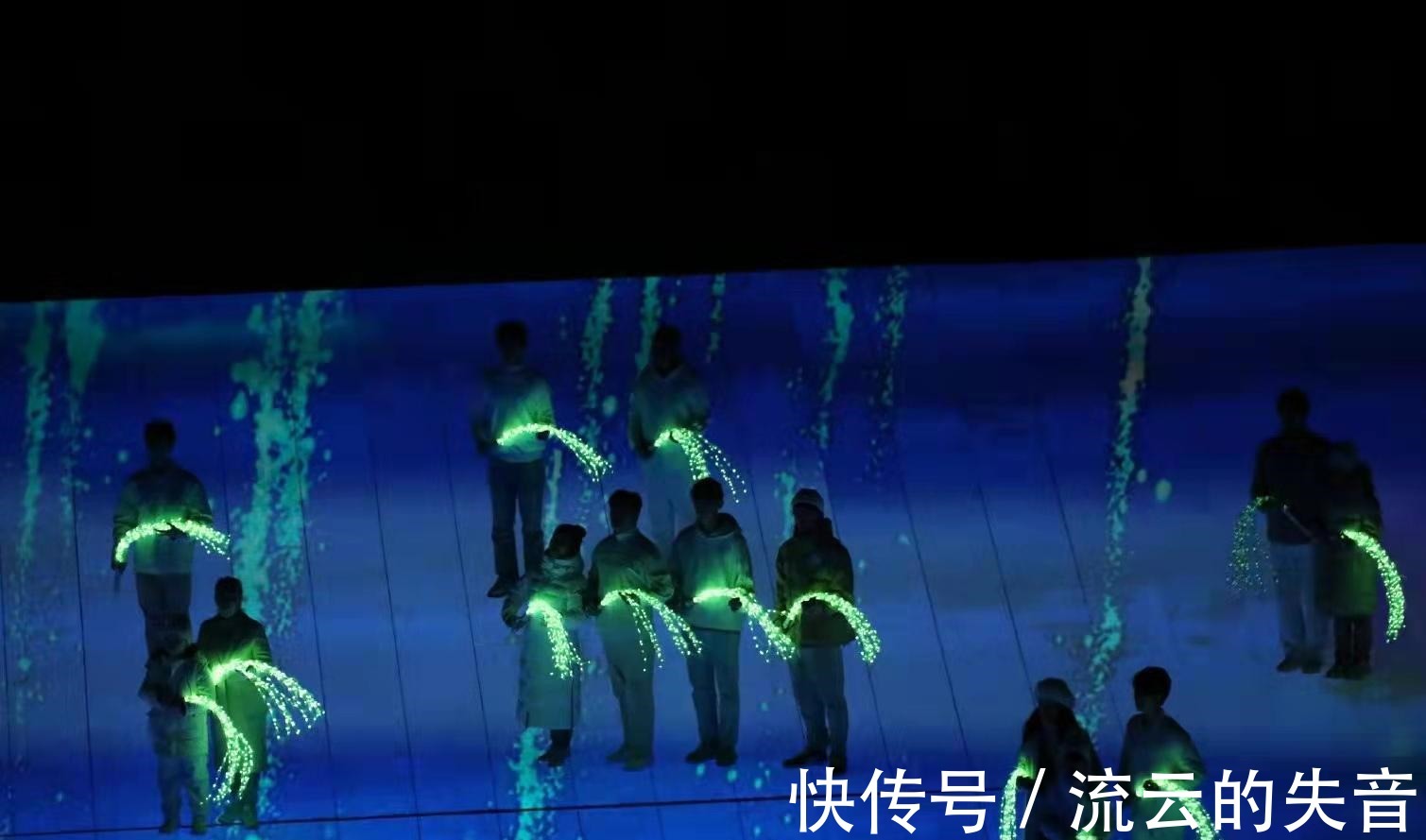 康辉|冬奥会闭幕式看点多康辉解说遇尴尬场面,冰墩墩含泪挥手告别!