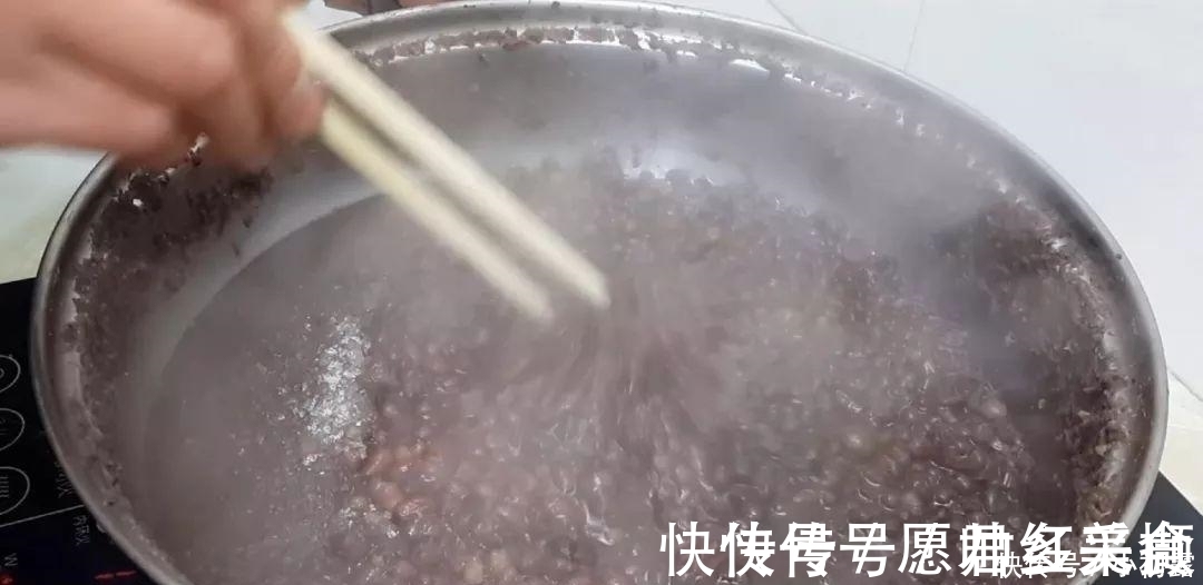 红薯这样做才最好吃,一蒸一切,比豆沙糕都好吃,一口一个真解馋