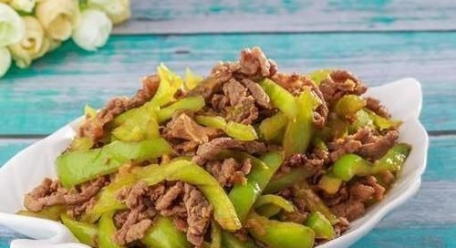 不管炒什么肉,总是会粘锅?大厨:学会3个技巧,肉更鲜嫩不粘锅