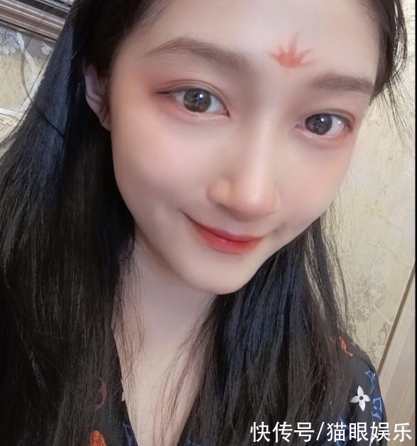 偶像包袱破碎!关晓彤晒搞笑看牙照,暴露20颗大白牙太狰狞