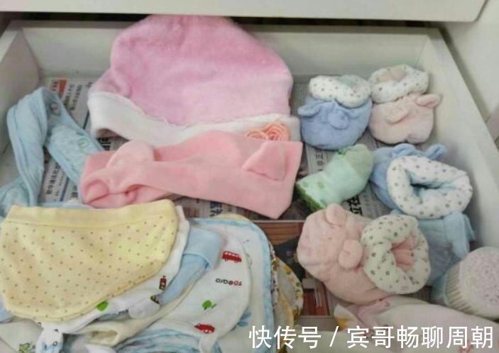 双胞胎|孕妈剖腹产生下双胞胎,医生告知她宝宝性别时,宝妈当场激动落泪